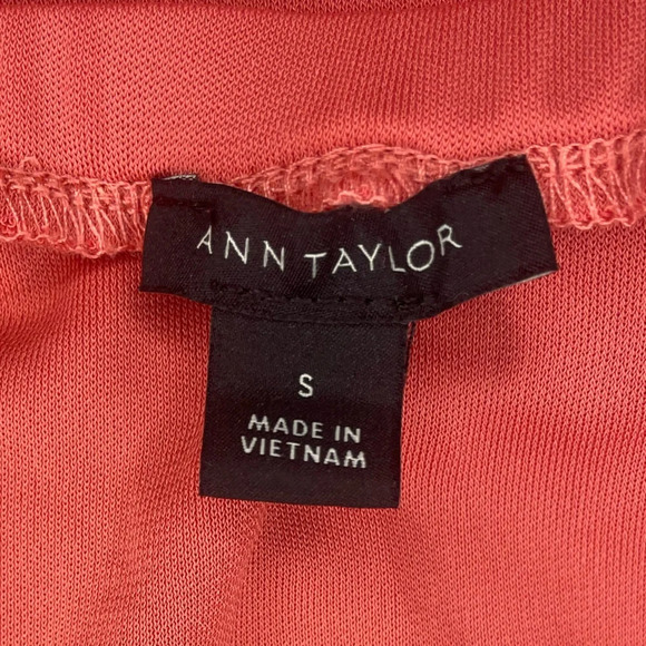 Ann Taylor Coral Off-Shoulder Top Size Small - Smocked Detail & Flowing Sleeves - Picture 3 of 9